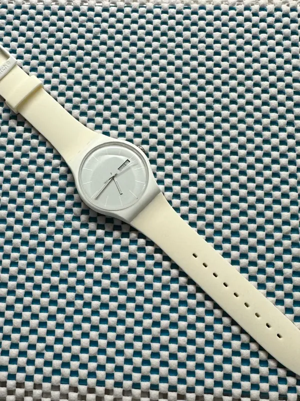 Swatch Watch White Rebel SUOW701 Classic 2014 - Image 2