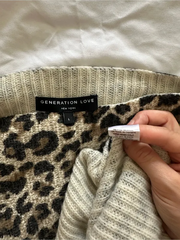 Generation Love Revolve Cheetah Print Wool Cashmere Blend Mockneck Sweater Large - Image 3
