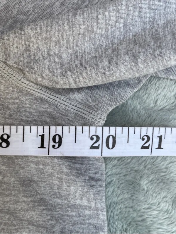 Vuori Halo Essential Hoodie Light Gray Heather Women's Minimalist Outdoor Size M - Image 9
