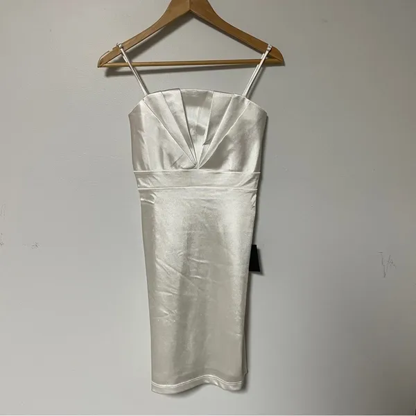 Lulu’s Little White Satin Dress, Size medium, NWT‎ - Image 4