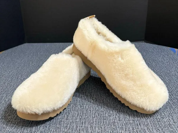 UGG Women’s Classic Cozy Bootie - Image 3