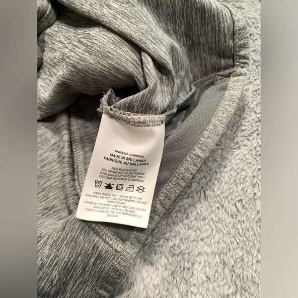 Nike running dri-fit long sleeve gray shirt small - Image 6