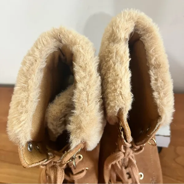 Women’s Old Navy‎ Sherpa Cuffed Lace Up Boots Size 10 Tan - Image 7