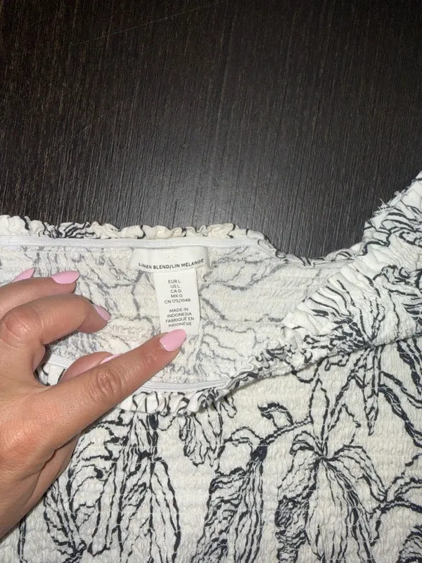 H&M Cream Off-Shoulder Smocked Floral Crop Top - Image 4