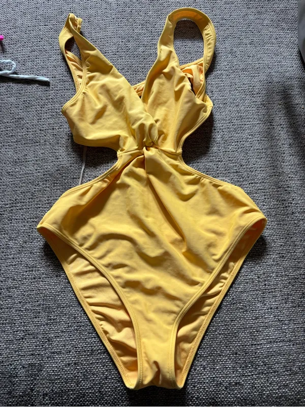 Twist Front Cutout One-Piece Swimsuit in Yellow - Image 3