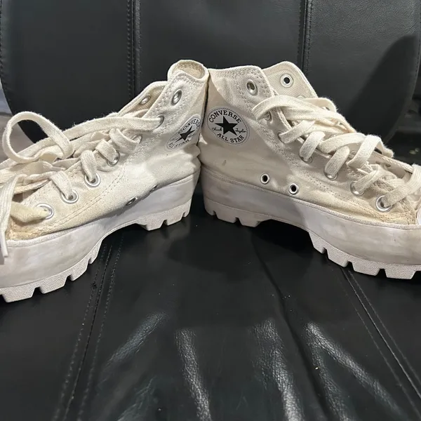 Converse High-Top Sneakers in white sneakers has some stains - Image 2
