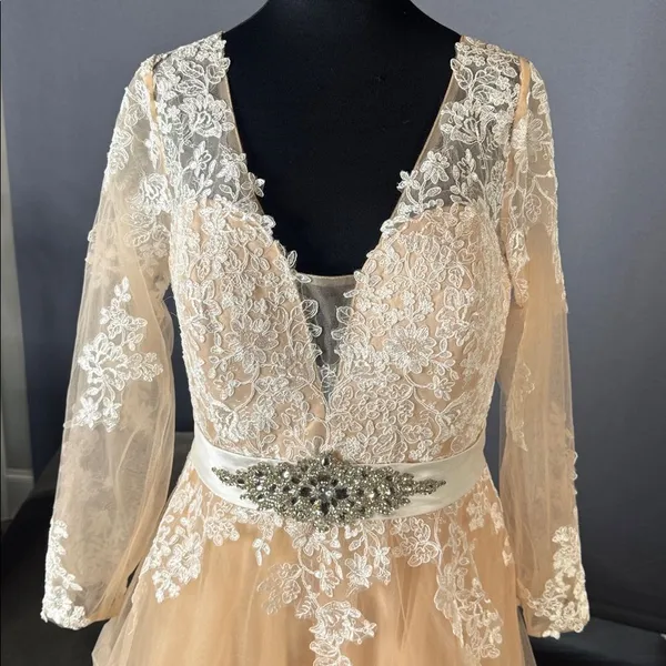 Women’s Long Sleeve Lace Appliqué Formal Gown Ruffles Corset Back Size 14 - Image 2