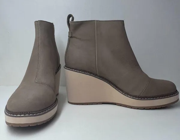 Tom's Taupe Raven Ankle Boot size 6.5 - Image 2