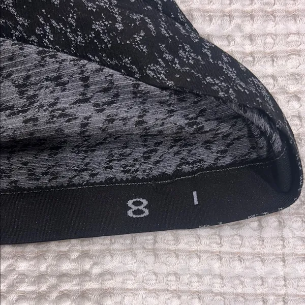 Lululemon Women's Black Patterned Top - Image 3