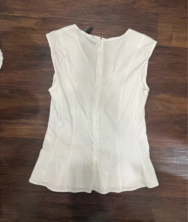 White house black market white shirt sz 2 - Image 3