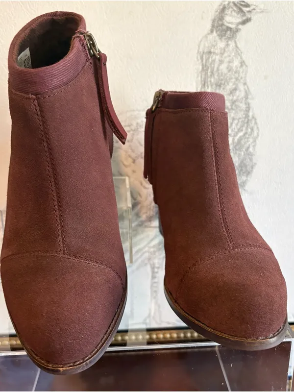Tom’s Women's Burgundy Suede Ankle Booties - Classic Style - Image 2