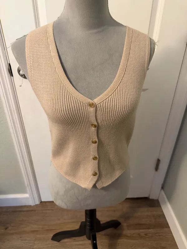 Sincerely Jules Ribbed Knit Button-Up Crop Vest in Beige, Sz M - Image 2