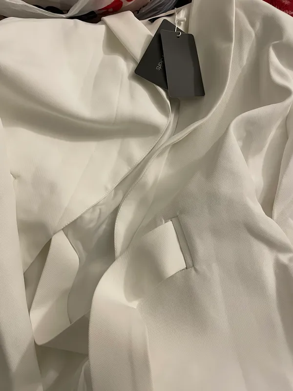 Boutique NWT Runway Skirts White Tie oversized blazer - Image 3
