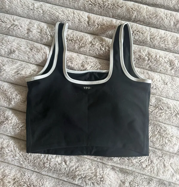 Abercrombie Women’s Black Sports Crop Bra with White Trim - Image 4