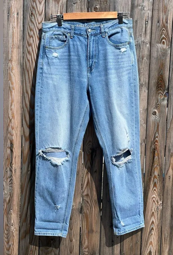American Eagle 🦅 Distressed MOM Jeans - Image 9