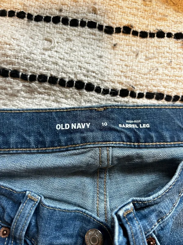 Old Navy Barrel Jeans - Image 4