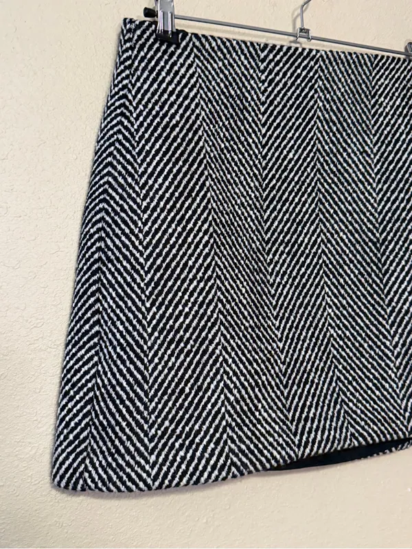 LOFT Wool Blend Herringbone mini skirt Size 8 NWT - Image 2