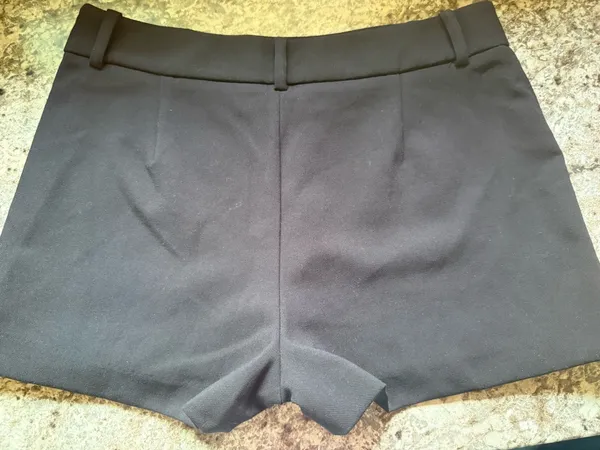 ZARA This is a black pleated mini skort - Image 4