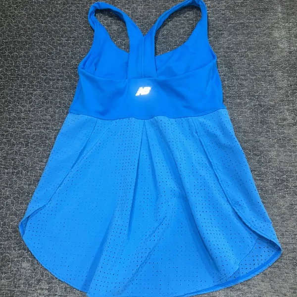 New Balance Women's Hybrid Bra Top Tennis Small - Image 2