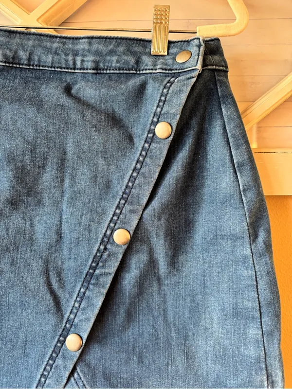 Free People We the Free Skirt Womens 12 Denim Mini Jean Cross Front Snaps - Image 2