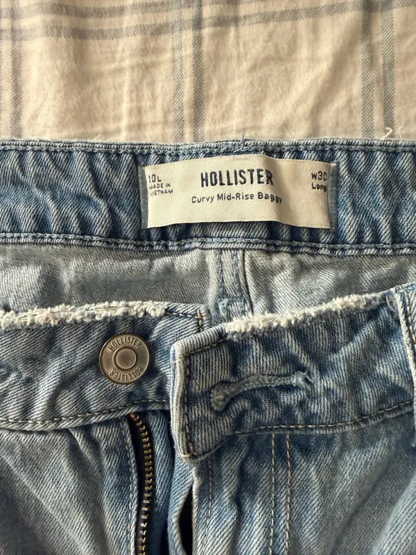 Hollister Curvy Mid-Rise Baggy Jeans Size 10 Long W30 Light Wash - Image 2