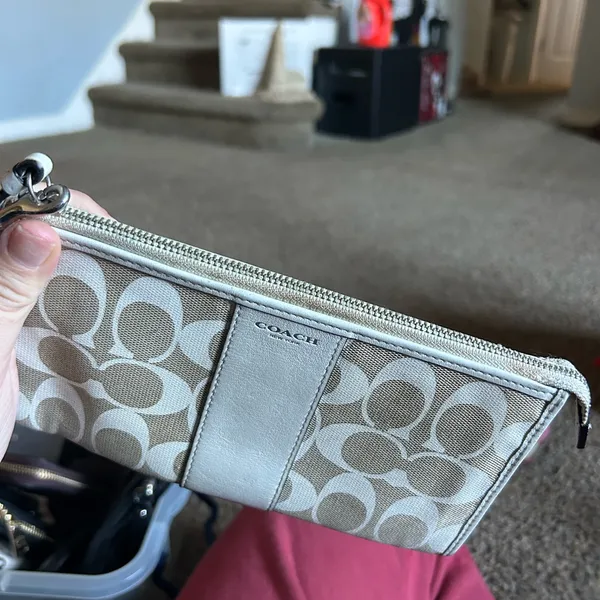 COACH Light Khaki & Chalk White‎ Signature Slim ZIPPY Wristlet Wallet - Image 8
