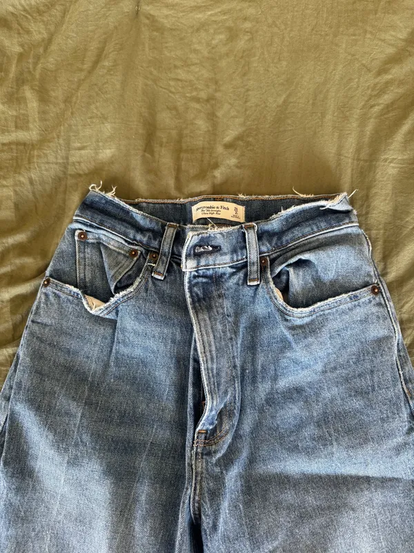 Abercrombie Jeans Ultra High-Rise 90s Straight Curve Love - Image 5
