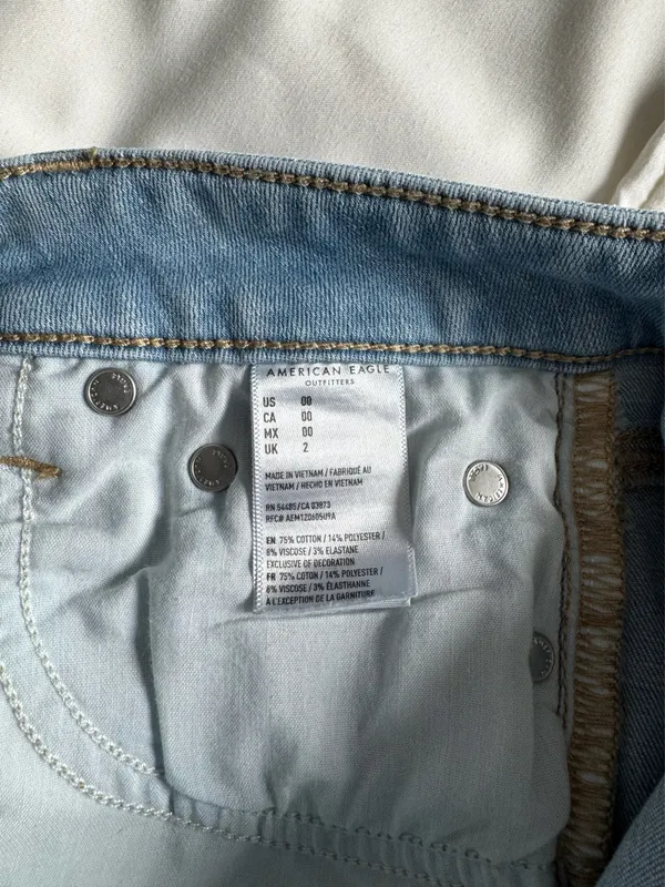 American Eagle Outfitters Midi Shorts - Image 4