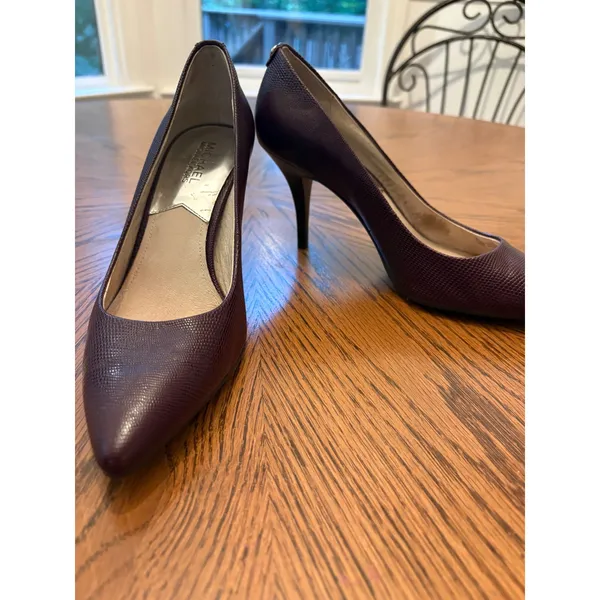 Michael Michael Kors Plum Lizard Embossed Pointed Toe Pumps Purple Heels 7.5M‎ - Image 2