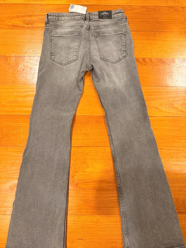 Zara Low-Rise Flare Jeans - Image 3