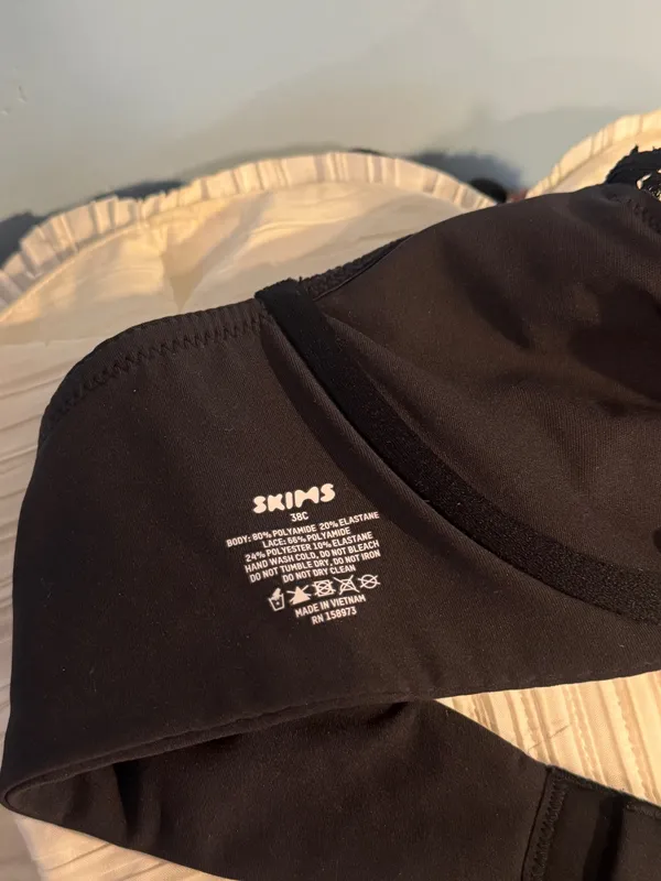 SKIMS Unlined Bra - Image 4