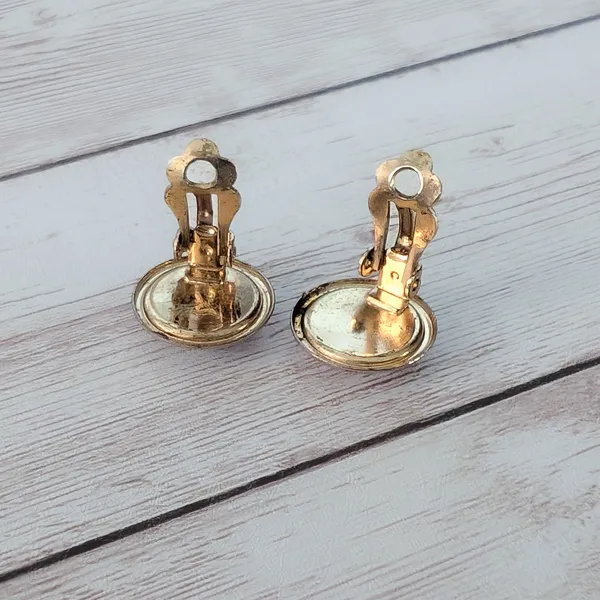 Vintage Clip On Earrings Pink & Gold Tone - Condition Issues - Image 5