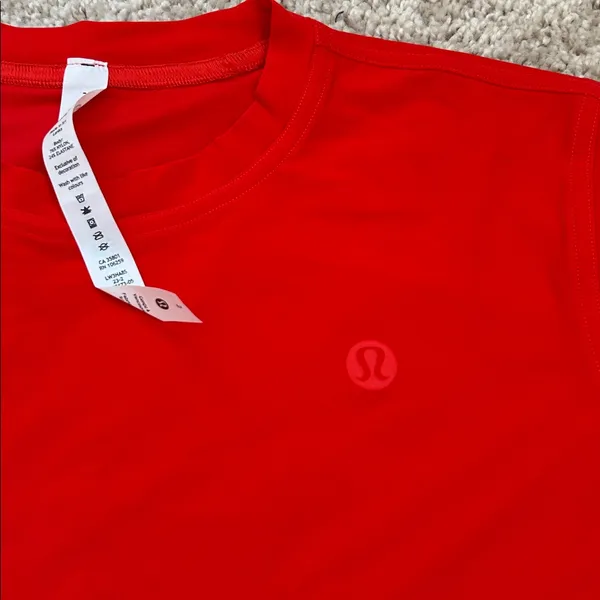 Lululemon Red cropped top. Size 2 - Image 4