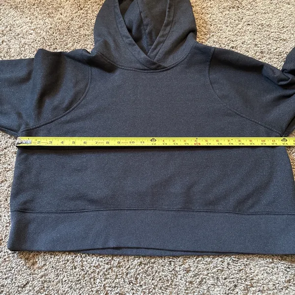 Lululemon Black Loungeful Cropped Hoodie Sweatshirt Women's Sz 8 Or 6 - Image 4