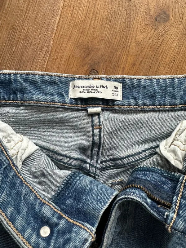 Curve Love Abercrombie High Rise 90s Relaxed Frayed Hem Jeans - Image 5