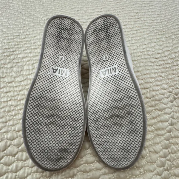 Share Women’s Mia Italia Low Top Sneaker Shoes Sz 8M White & Cream - Image 17