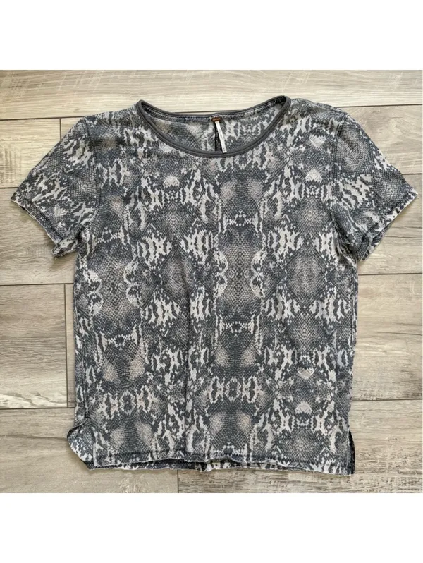 Free People Tourist Tee Black Combo Snake Print size medium - Image 4