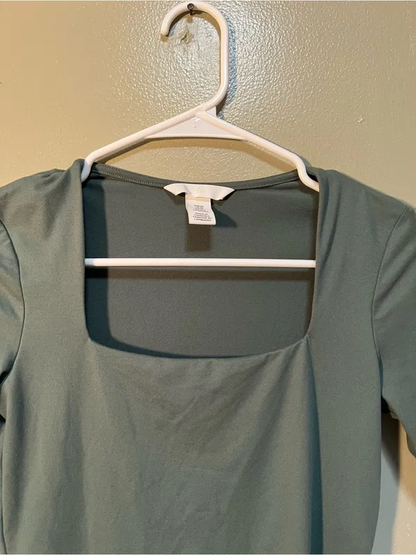 H&M Women's Size XS Square-Neck Top Sage Green Short Sleeve Stretch Soft Fitted - Image 4