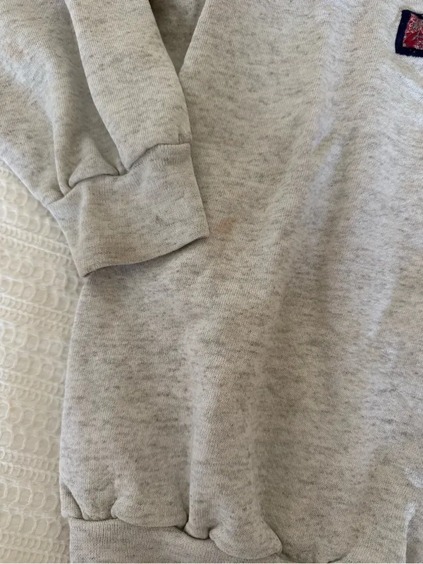 Lee Light Gray Crewneck Sweatshirt with Red Paisley Graphic - Image 2