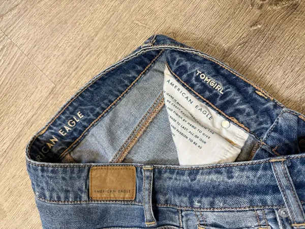 •American Eagle• Distressed Tomgirl Jeans - Image 7