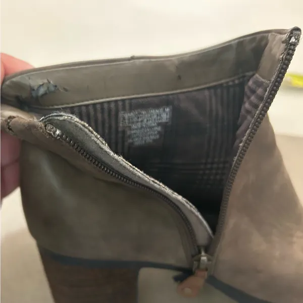 Rockport! Elegant Taupe Ankle Booties 7 1/2–great shape/clean - Image 6