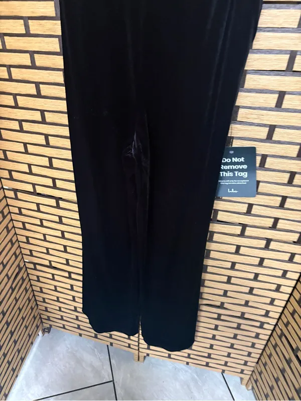 Lulus black bow velvet jumpsuit size large - Image 5