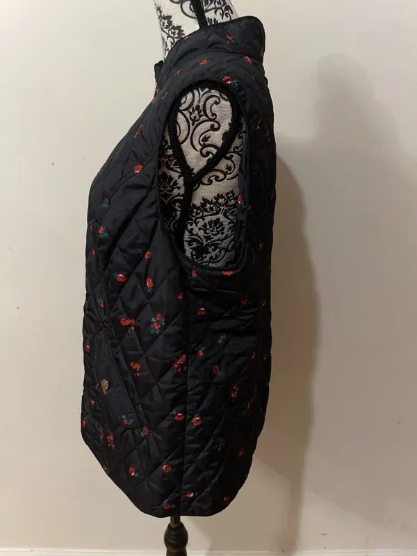 Charter Club Black & Red Floral Quilted Puffer Vest Size Large Like New - Image 4