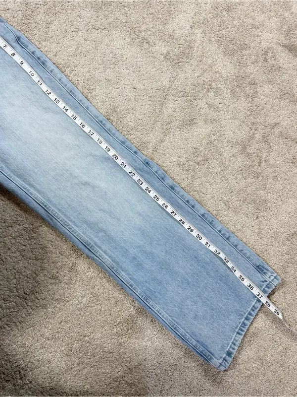 Hollister Women’s Low Rise Baggy Jeans in Medium Wash W25 - Image 11