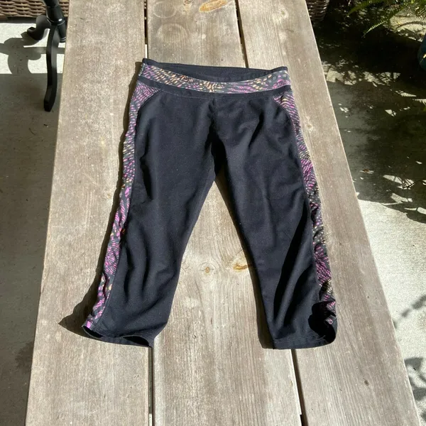 Fabletics Womens Leggings‎ Size S Camacan Capri Workout Black Print Activewear - Image 4