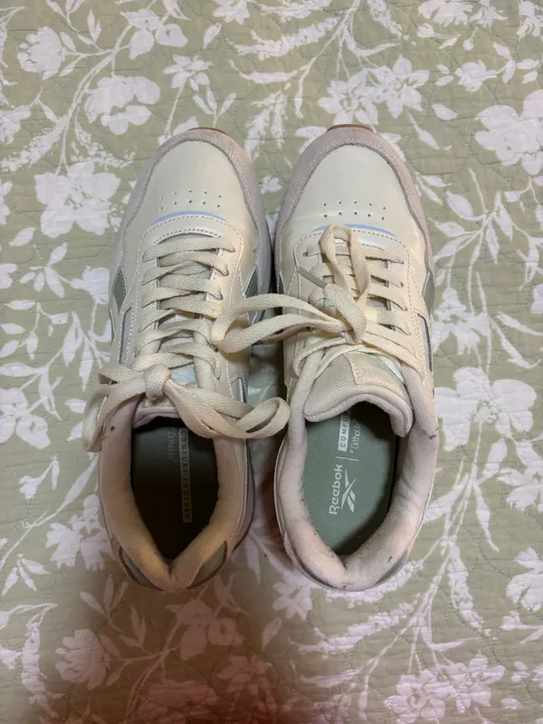 Reebok Sneakers - Image 2