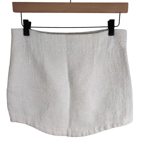 Zara Womens White Textured Boucle Mini Skirt Curved Hem High Waisted Small - Image 4