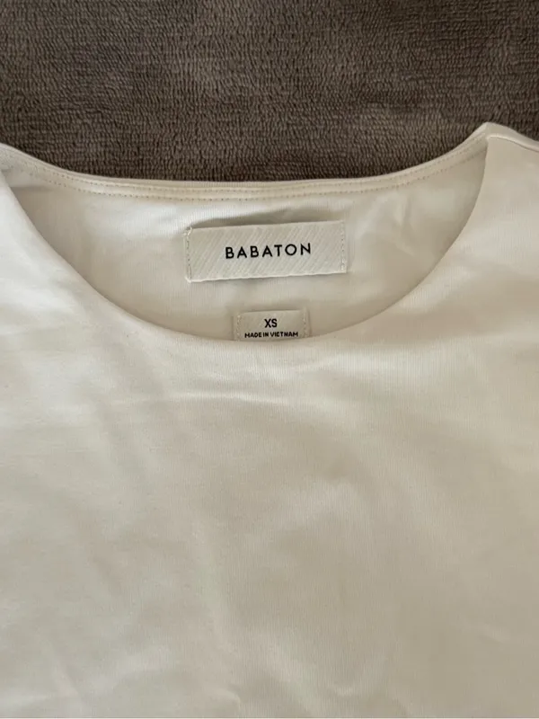 Aritzia Babaton Contour White Short Sleeve Cropped Crew Tee - Image 3