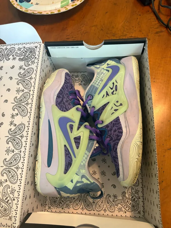 Kevin Durant Nike Basketball Shoes - Image 2