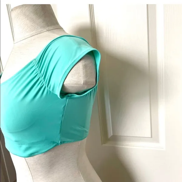 Victoria Secret green short sleeved crop top - Image 4